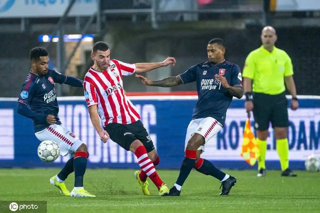 男子足球队 男子足球队