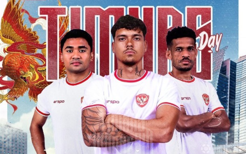 举球衣合影 举球衣合影