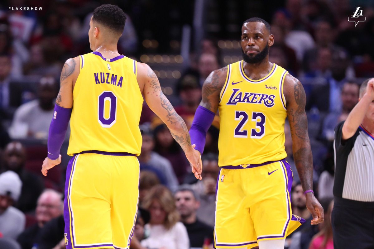 成了鲜明对 成了鲜明对