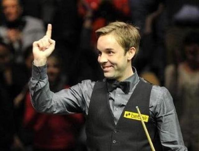 须在与巴黎 须在与巴黎