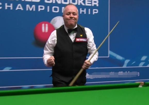 武磊后点头 武磊后点头